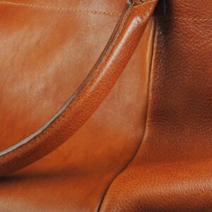 Cartable 皮革方框手袋 情境圖 — SOLENNE